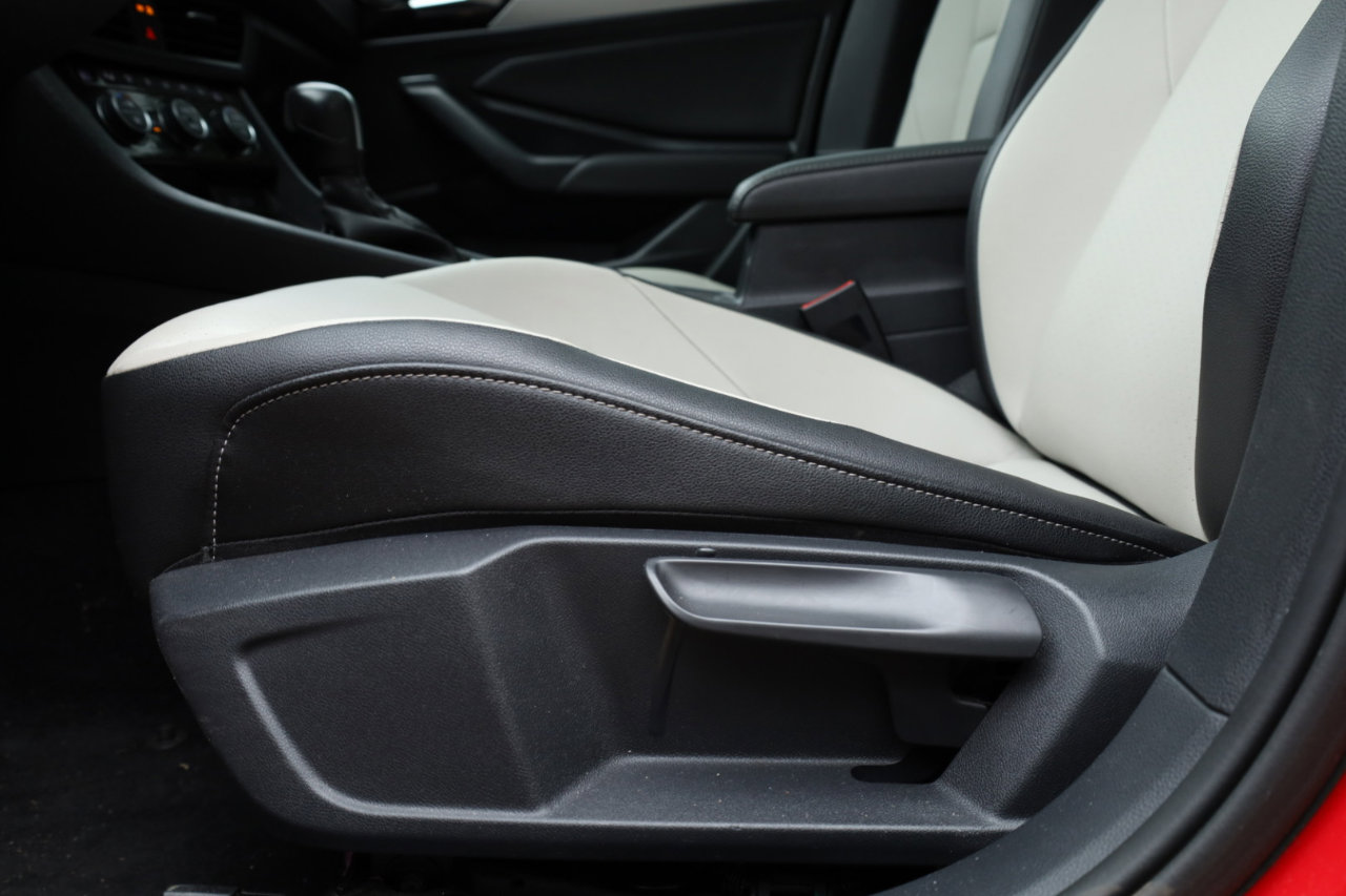 Used 2020 Volkswagen Jetta R-Line w/ R-Line Cold Weather Package image 25