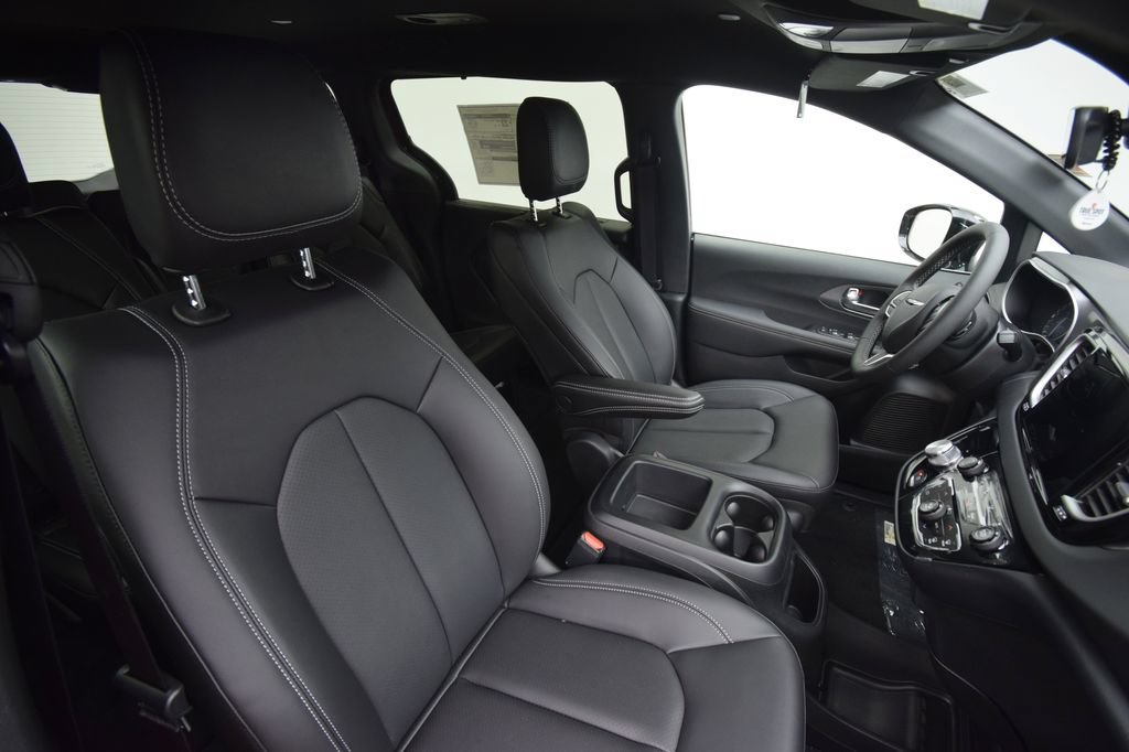New 2026 Chrysler Voyager LX FWD image 16