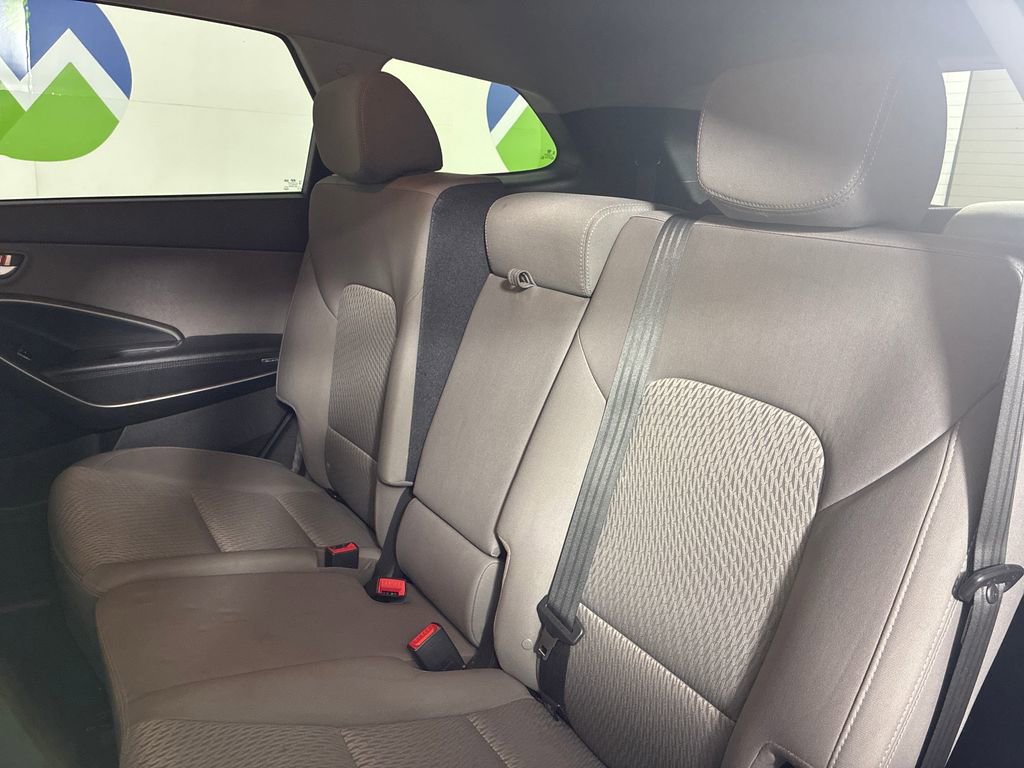 Used 2018 Hyundai Santa Fe SE image 24