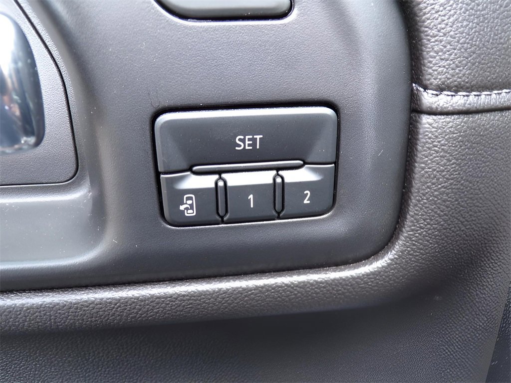 Used 2022 Chevrolet Silverado 3500 High Country w/ Technology Package image 12