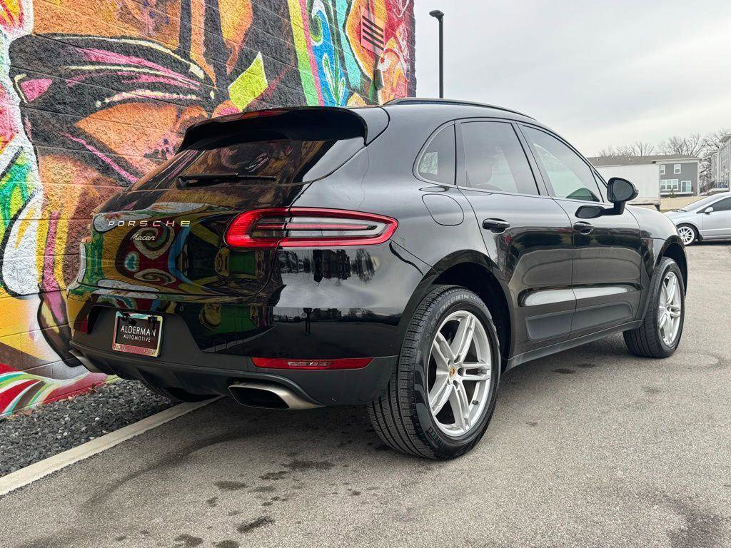 Used 2017 Porsche Macan w/ Driver Memory Package image 10