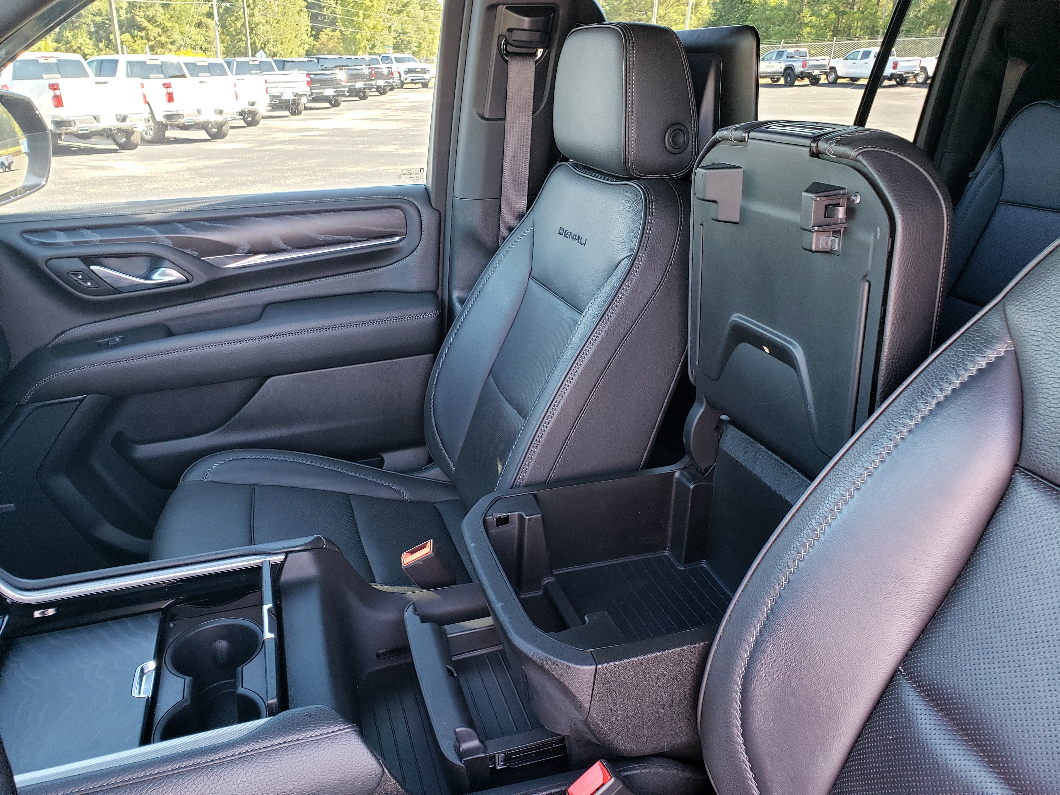 Used 2021 GMC Yukon XL Denali AWD/4WD image 27
