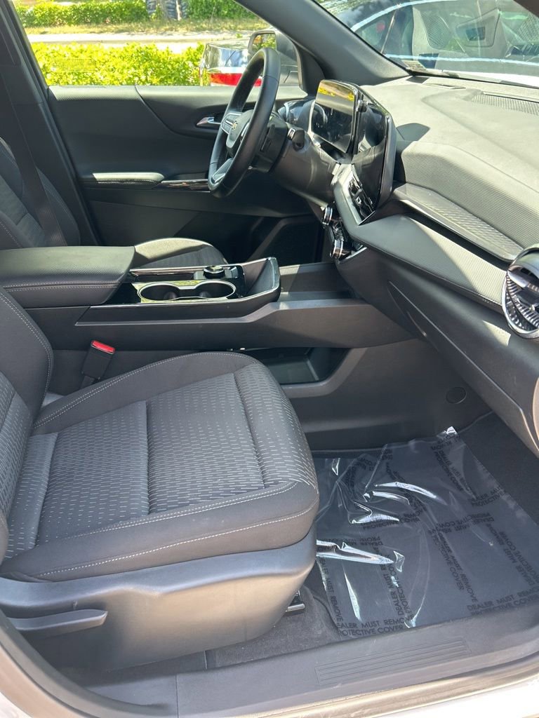 Used 2026 Chevrolet Equinox LT AWD/4WD image 23