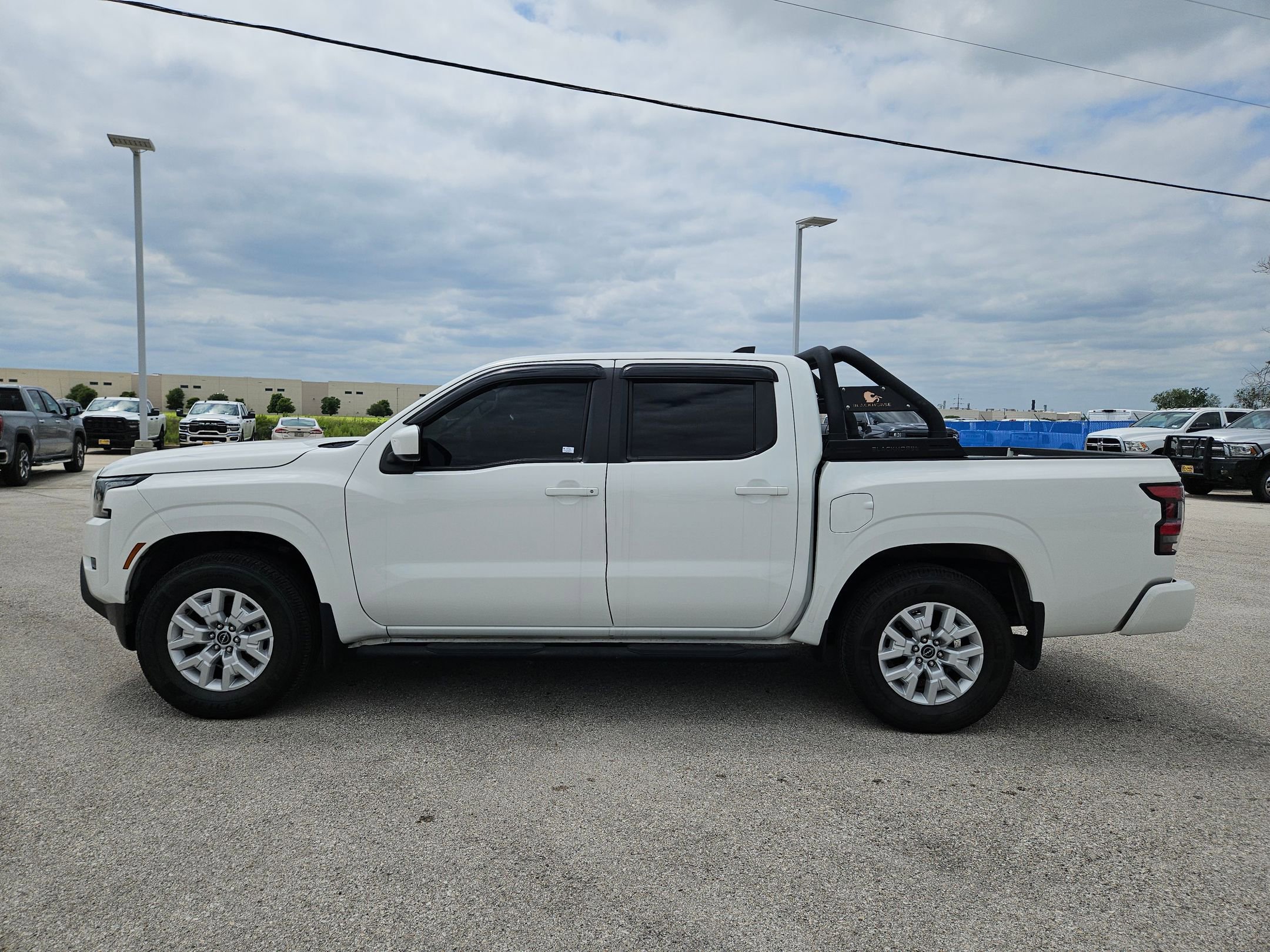 Used 2022 Nissan Frontier SV w/ Technology Package RWD image 5
