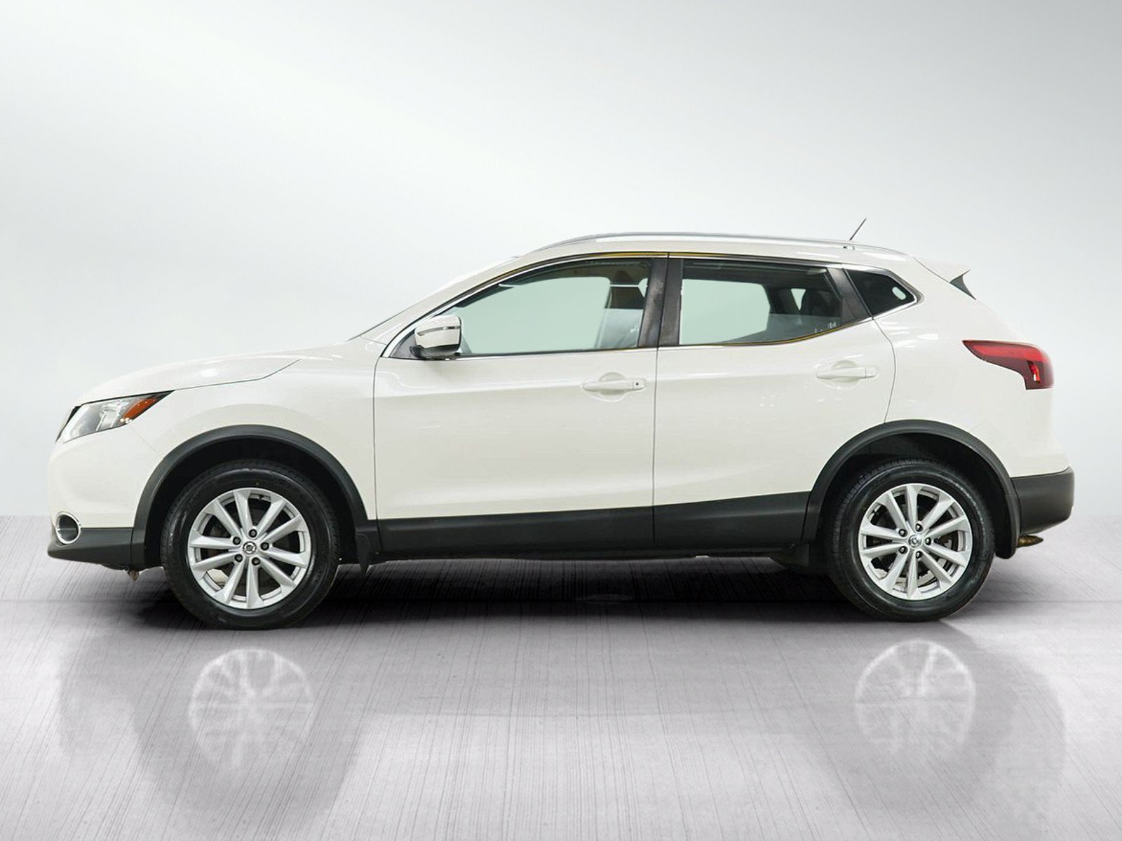 Used 2017 Nissan Rogue Sport SV w/ SV All-Weather Package AWD/4WD image 2