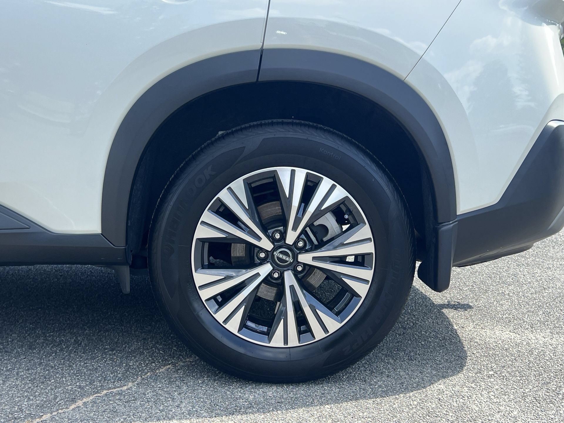 Certified 2023 Nissan Rogue SV FWD image 30