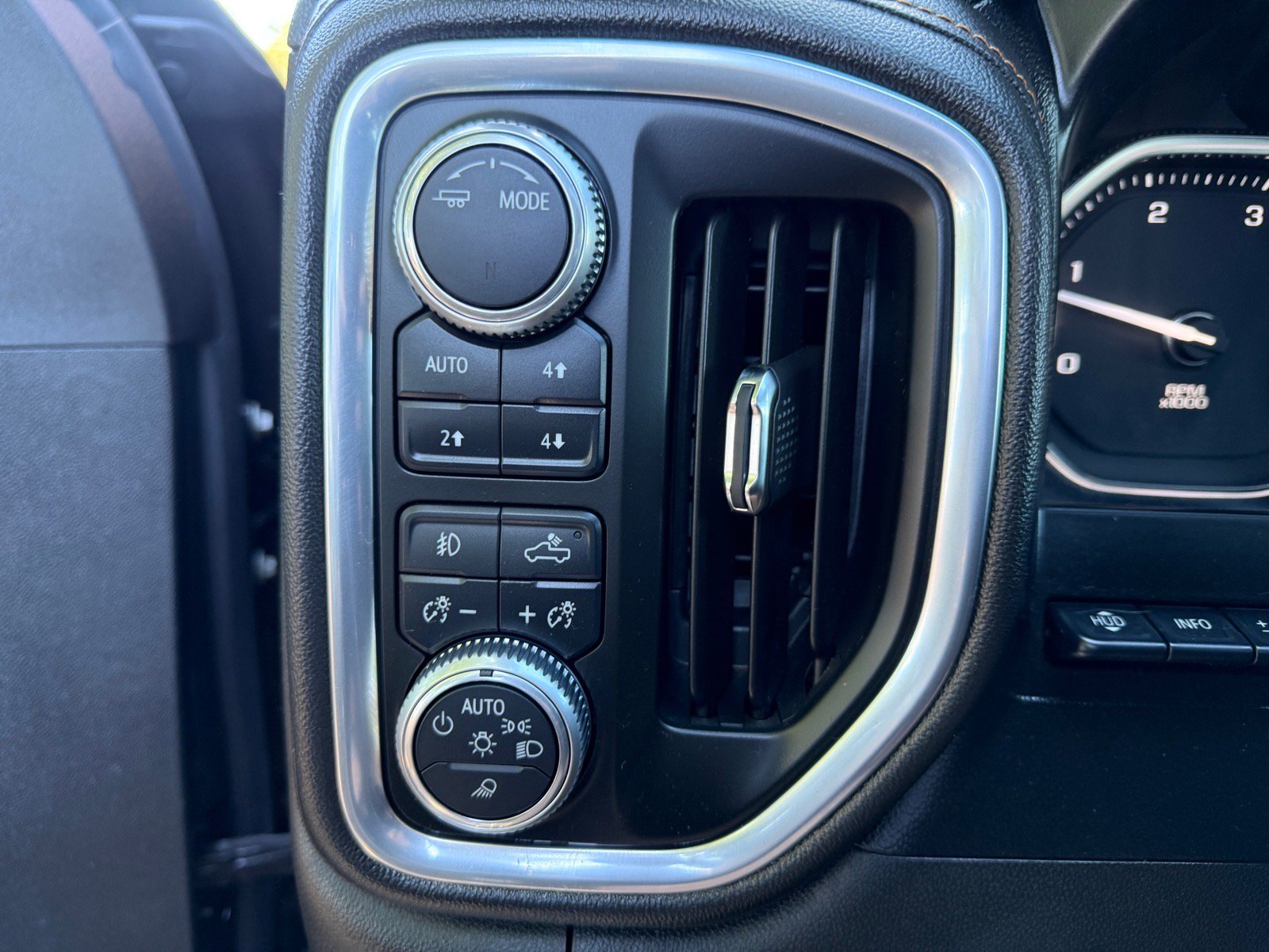 Used 2020 GMC Sierra 3500 AT4 w/ AT4 Premium Package AWD/4WD image 19