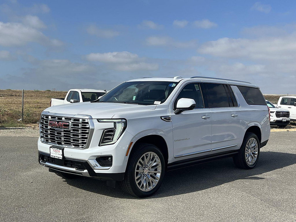 New 2026 GMC Yukon XL Denali w/ Denali Reserve Package RWD image 7