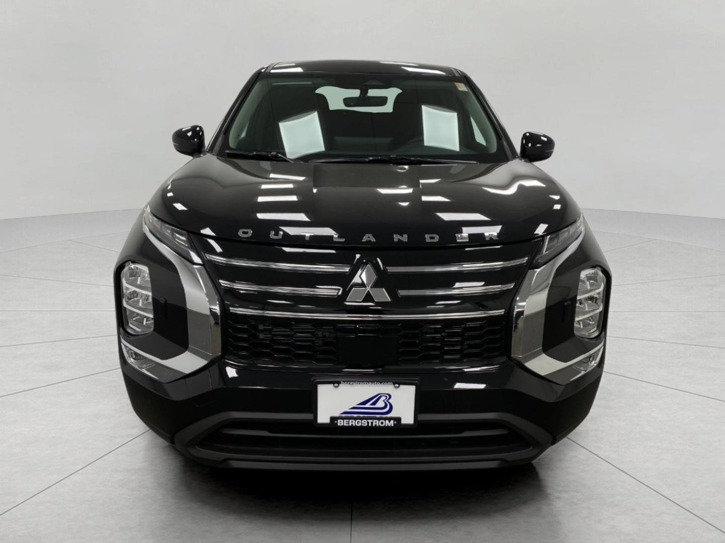 New 2026 Mitsubishi Outlander ES image 9