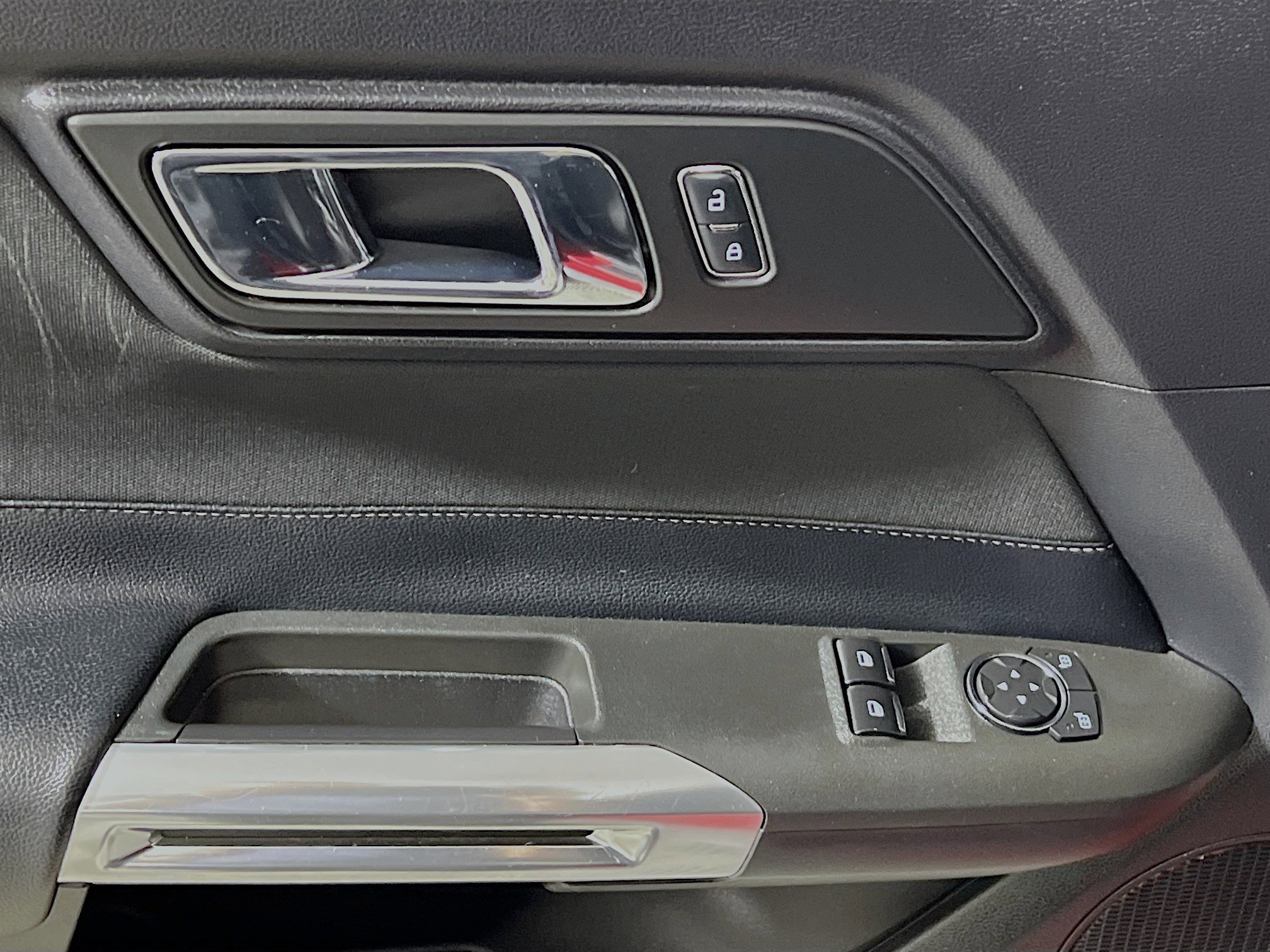 Used 2017 Ford Mustang Coupe image 17