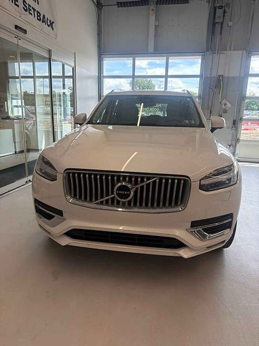 Used 2023 Volvo XC90 B6 Plus AWD/4WD image 2