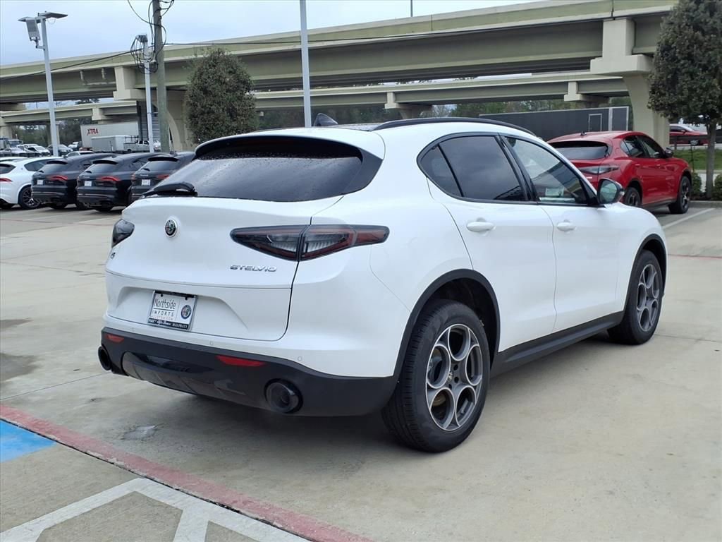 New 2025 Alfa Romeo Stelvio Sprint w/ Convenience Package AWD/4WD image 7