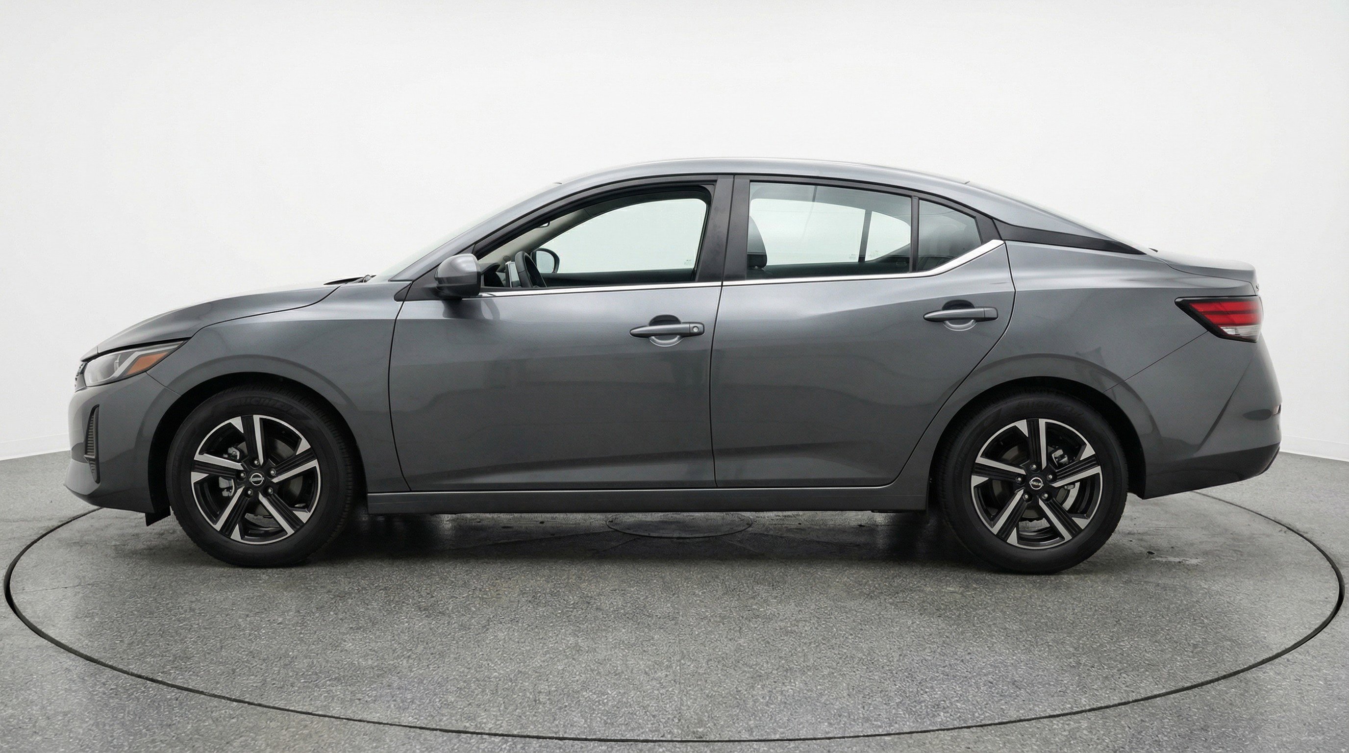 Used 2025 Nissan Sentra SV FWD image 5
