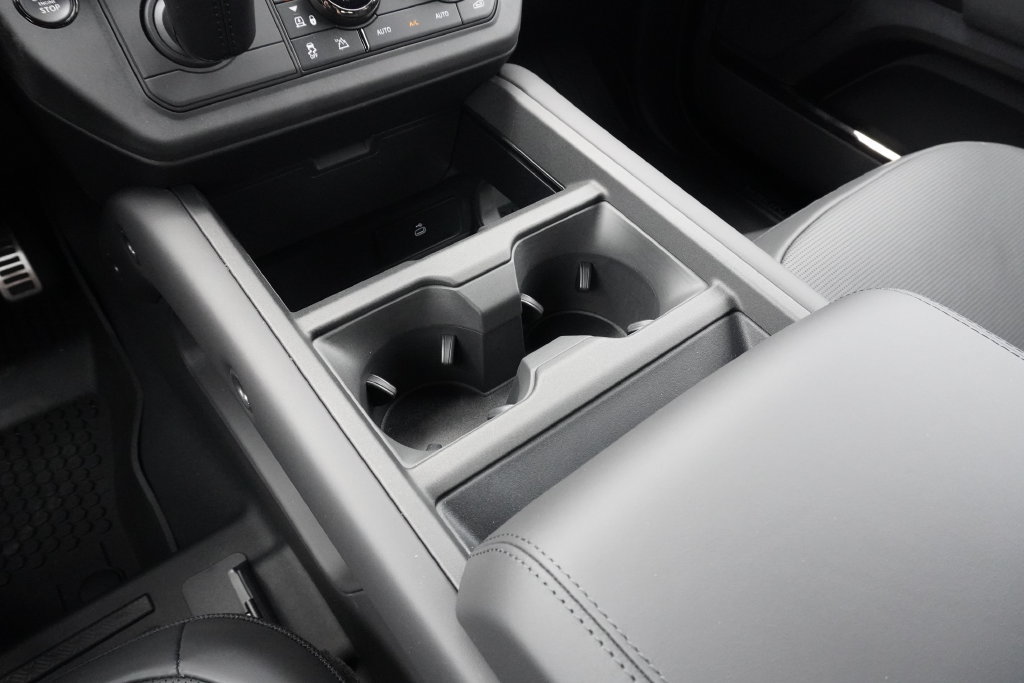 New 2026 Land Rover Defender 110 OCTA AWD/4WD image 14