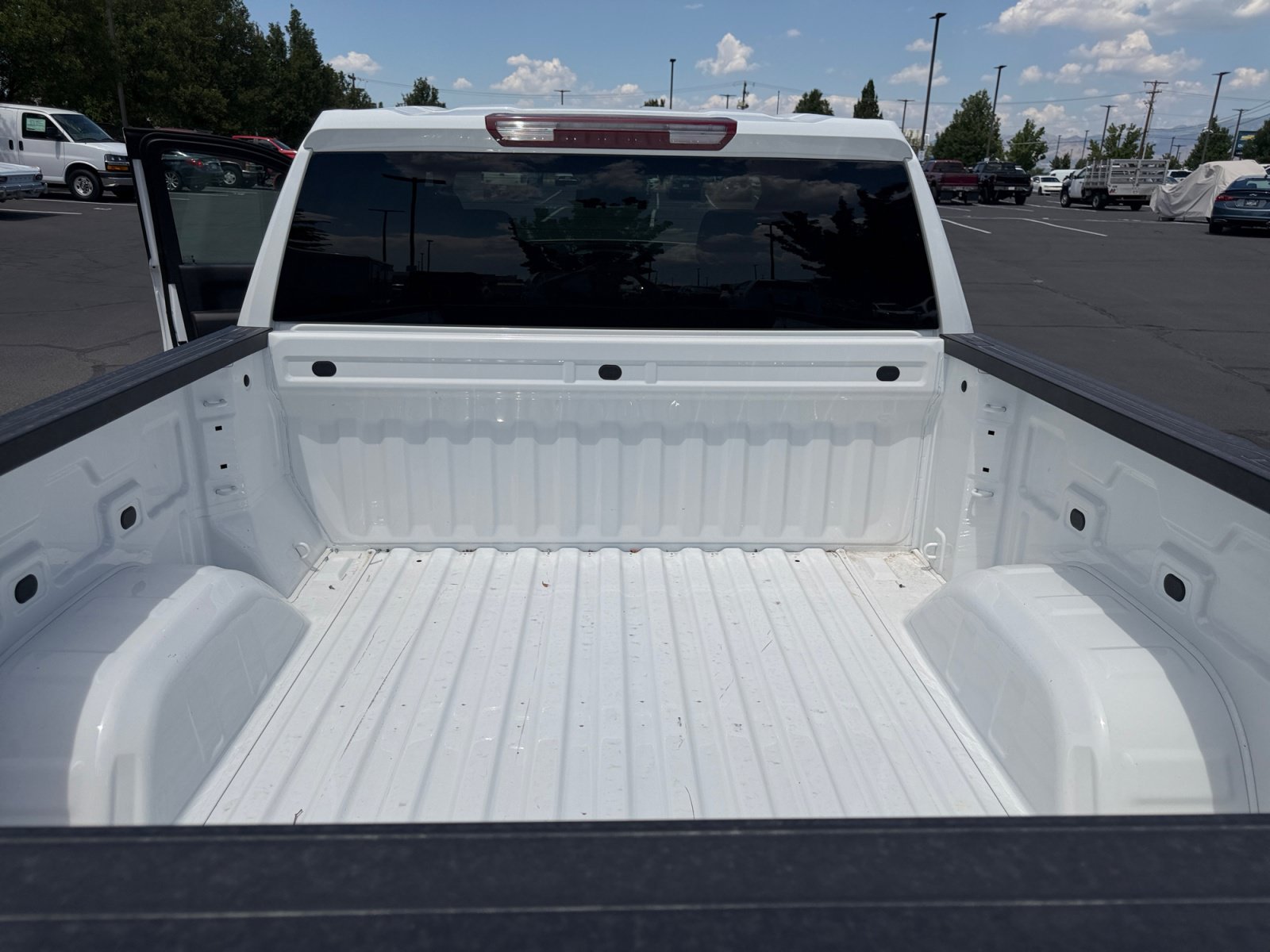 New 2026 Chevrolet Silverado 1500 Custom w/ LPO, Dark Essentials Package AWD/4WD image 25