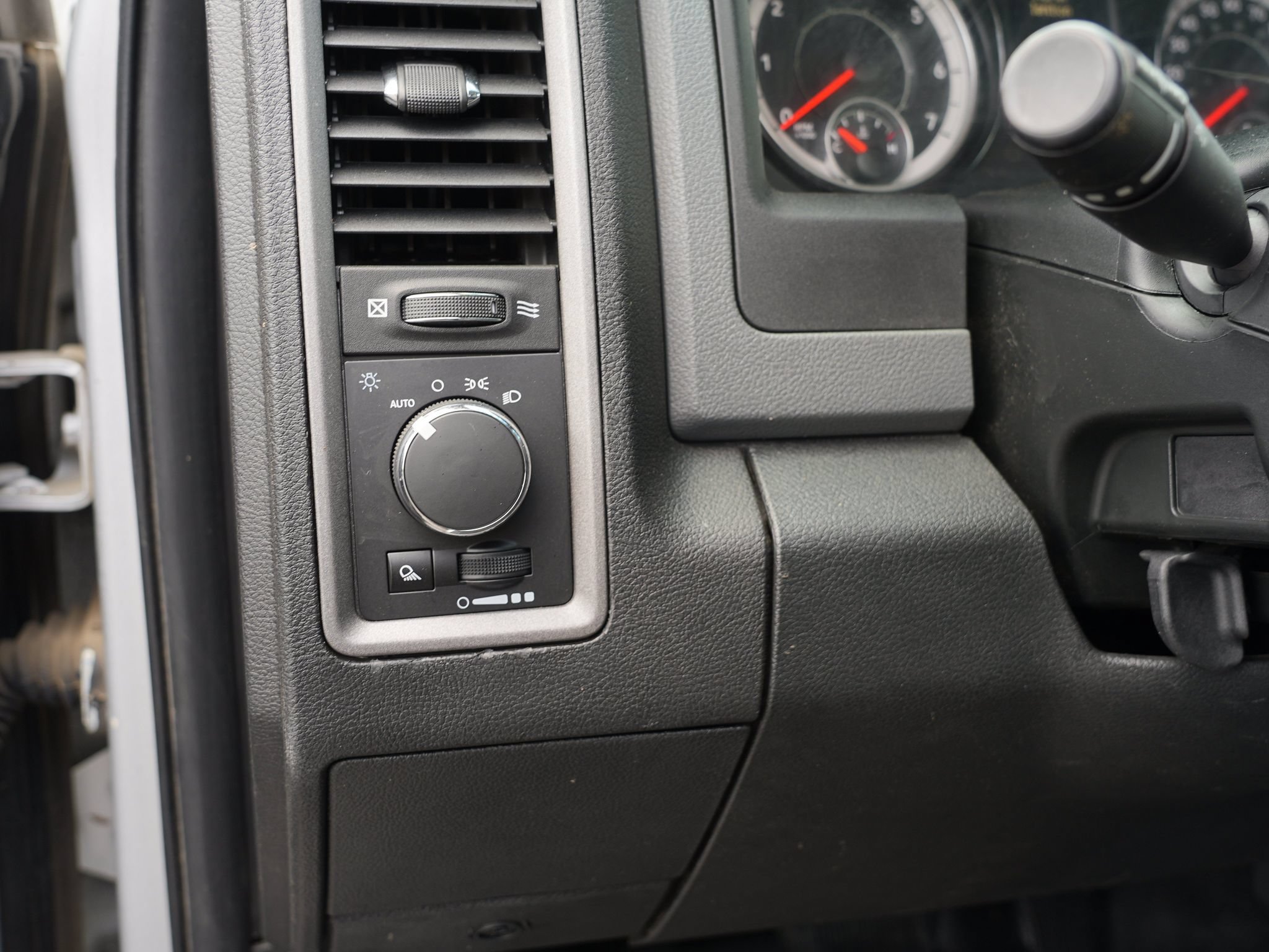 Used 2018 RAM 1500 ST AWD/4WD image 18