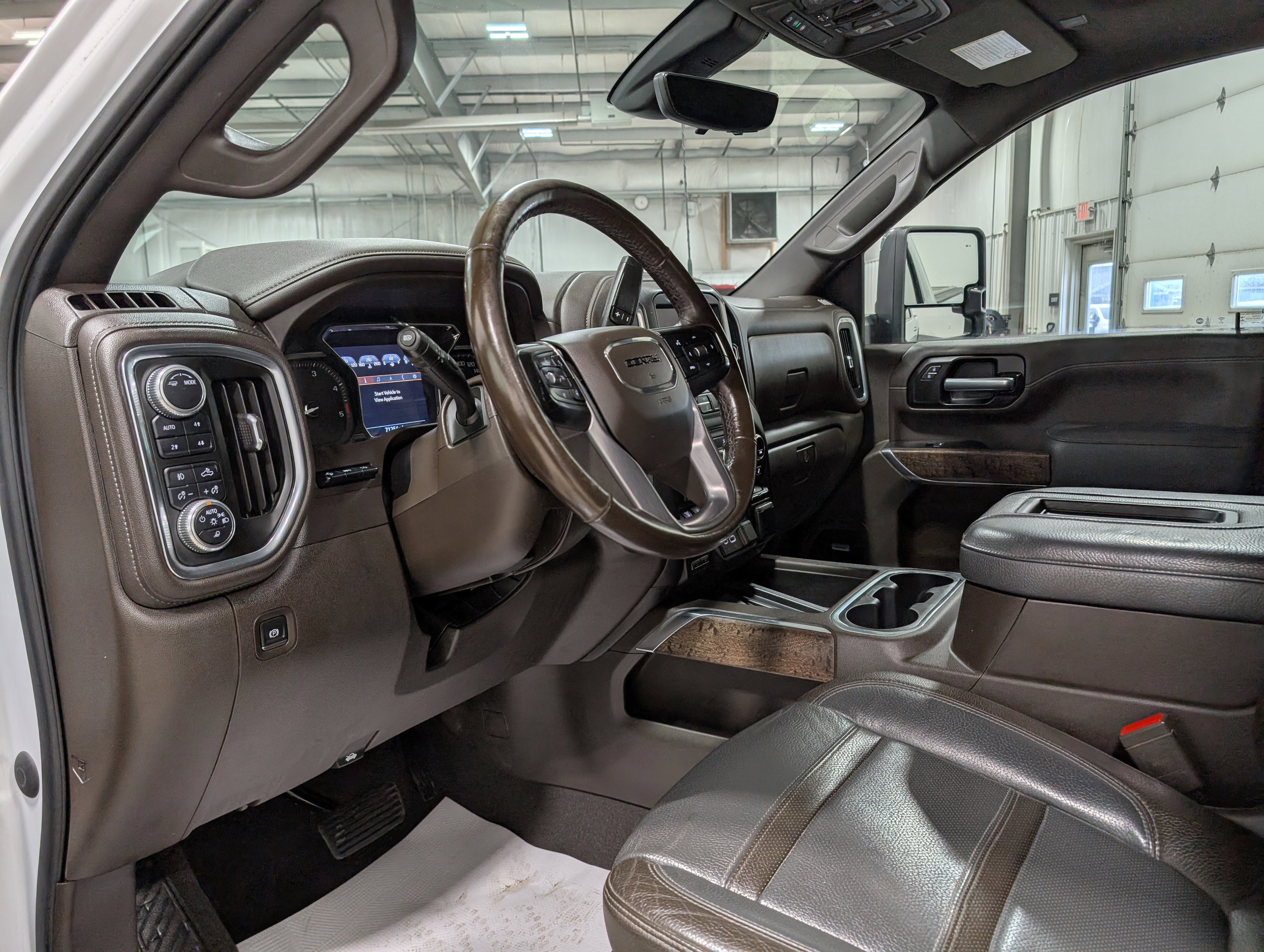 Used 2020 GMC Sierra 2500 Denali w/ Denali Ultimate Package AWD/4WD image 16