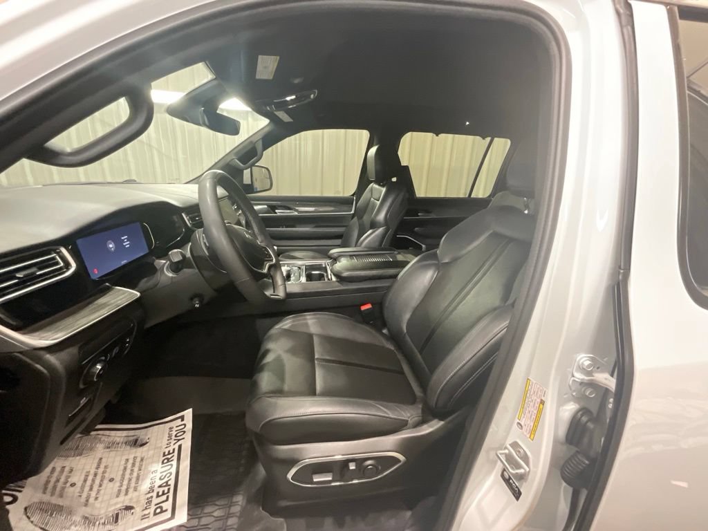 Used 2022 Jeep Wagoneer Series III w/ Premium Group I AWD/4WD image 8