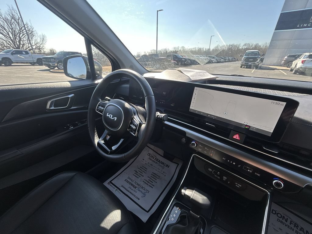 Used 2025 Kia Carnival SX Prestige FWD image 11