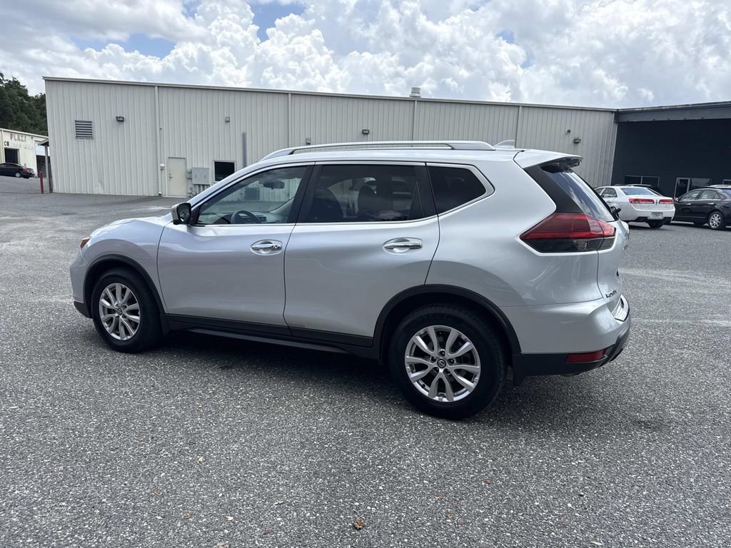 Used 2018 Nissan Rogue SV w/ Premium Package FWD image 5