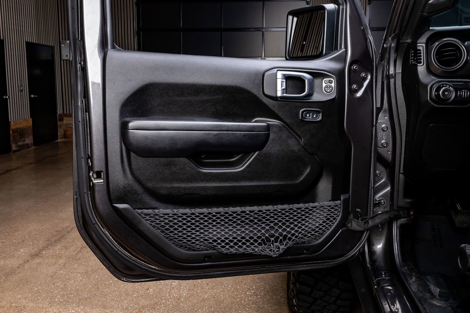 Used 2021 Jeep Wrangler Unlimited Sport AWD/4WD image 35