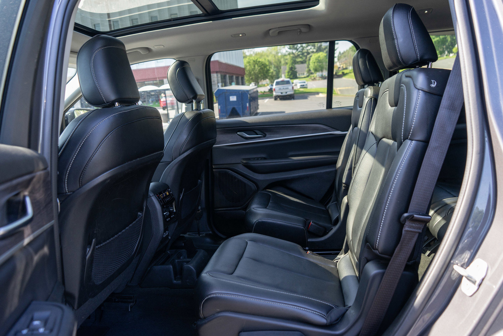 Used 2023 Jeep Grand Cherokee L Limited AWD/4WD image 30