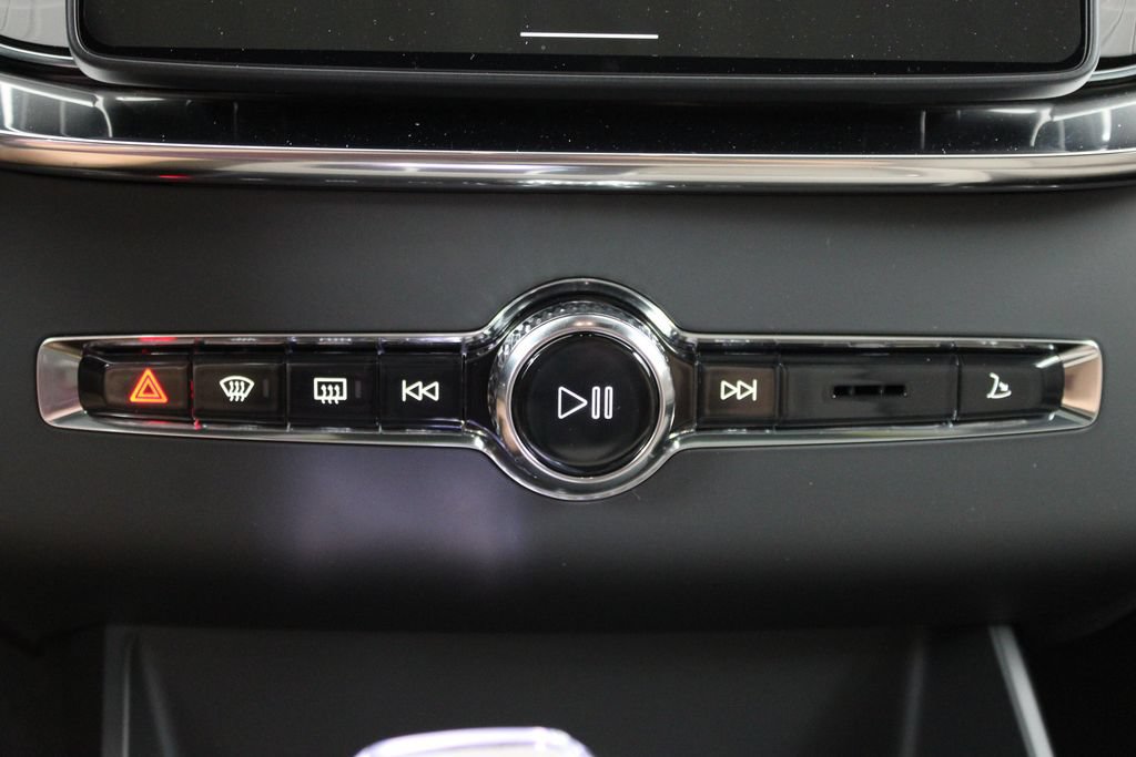 New 2026 Volvo XC90 B5 Core AWD/4WD image 39