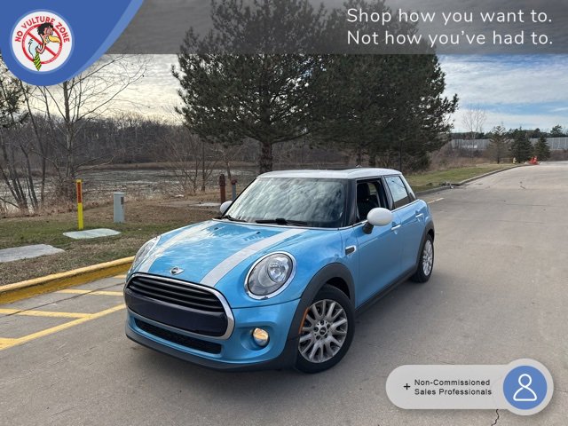 Used 2016 MINI Cooper 4-Door Hardtop image 1