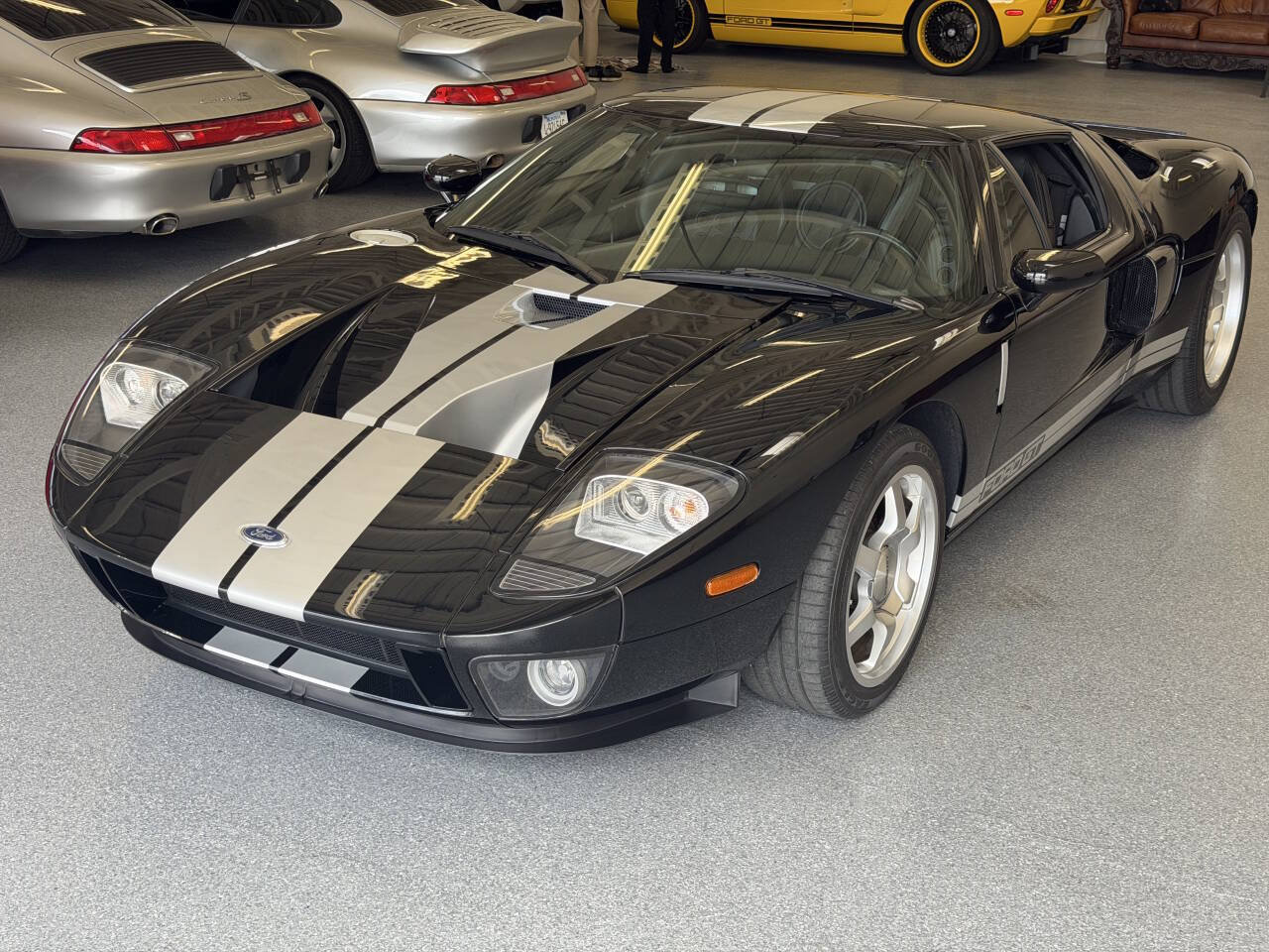 Used 2005 Ford GT RWD image 7