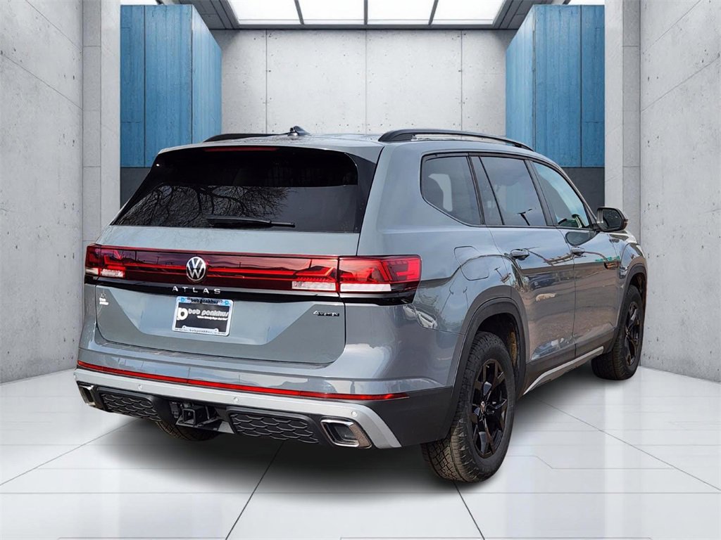 Used 2025 Volkswagen Atlas Peak Edition SE image 28