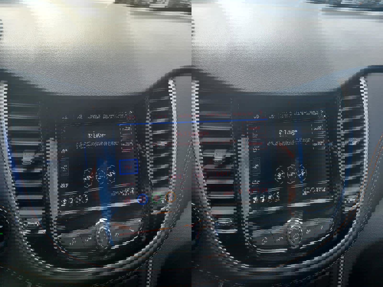 Used 2022 Chevrolet Trax LT w/ LT Convenience Package image 10