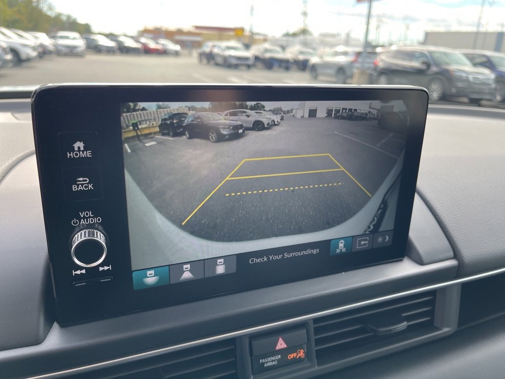 New 2025 Honda Pilot Touring image 9