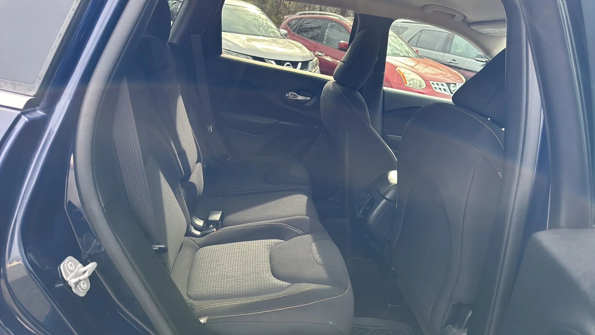 Used 2016 Jeep Cherokee Latitude w/ Comfort/Convenience Group image 13