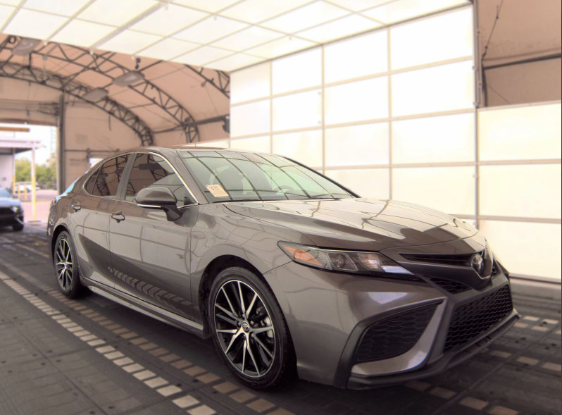 Used 2023 Toyota Camry SE FWD image 5