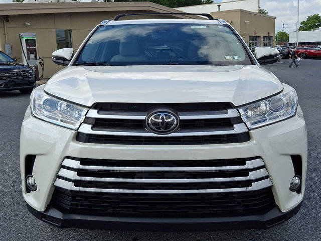 Used 2019 Toyota Highlander XLE AWD/4WD image 2