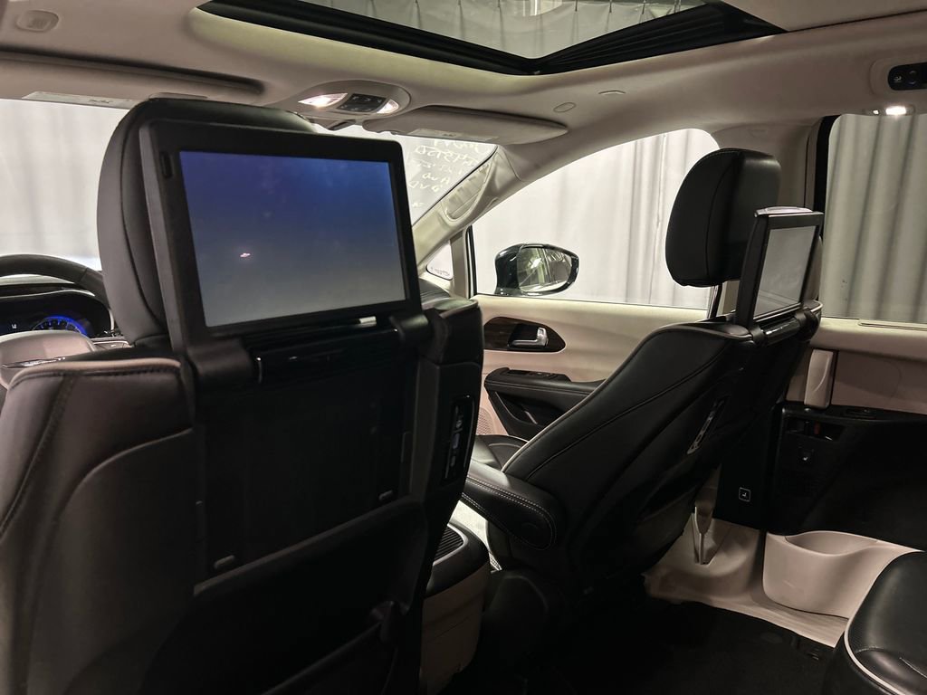 Used 2024 Chrysler Pacifica Limited w/ Uconnect Theater Family Group AWD/4WD image 26