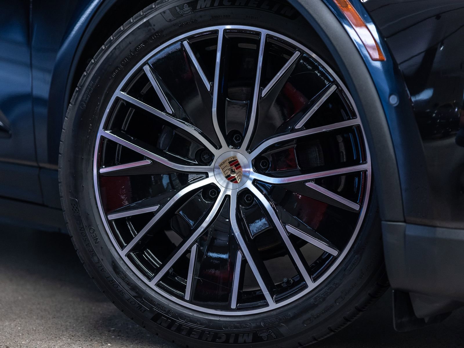 Certified 2025 Porsche Macan Electric image 16