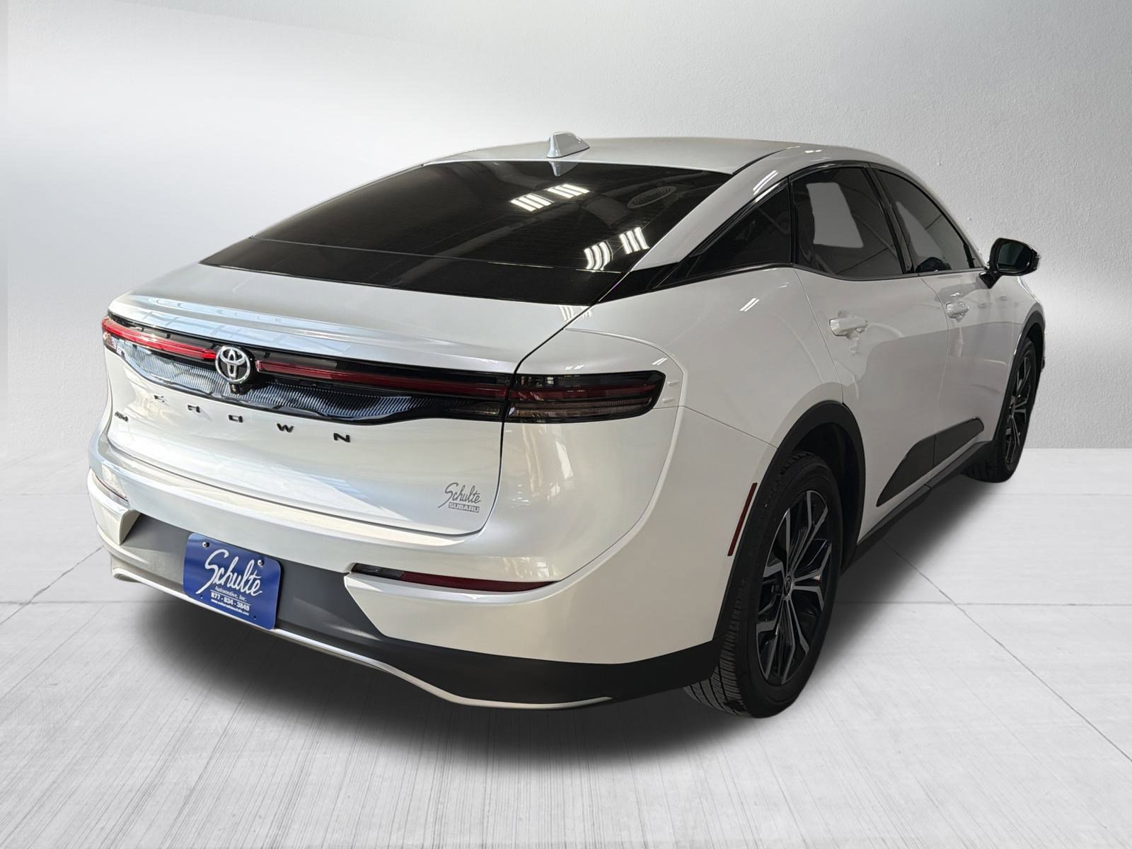 Used 2023 Toyota Crown XLE image 7