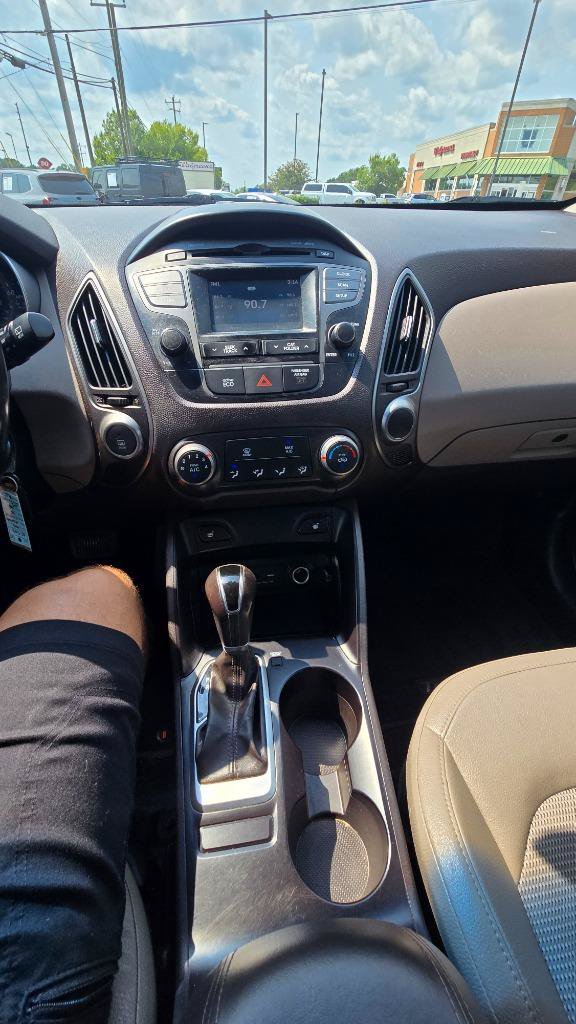 Used 2015 Hyundai Tucson SE AWD/4WD image 22