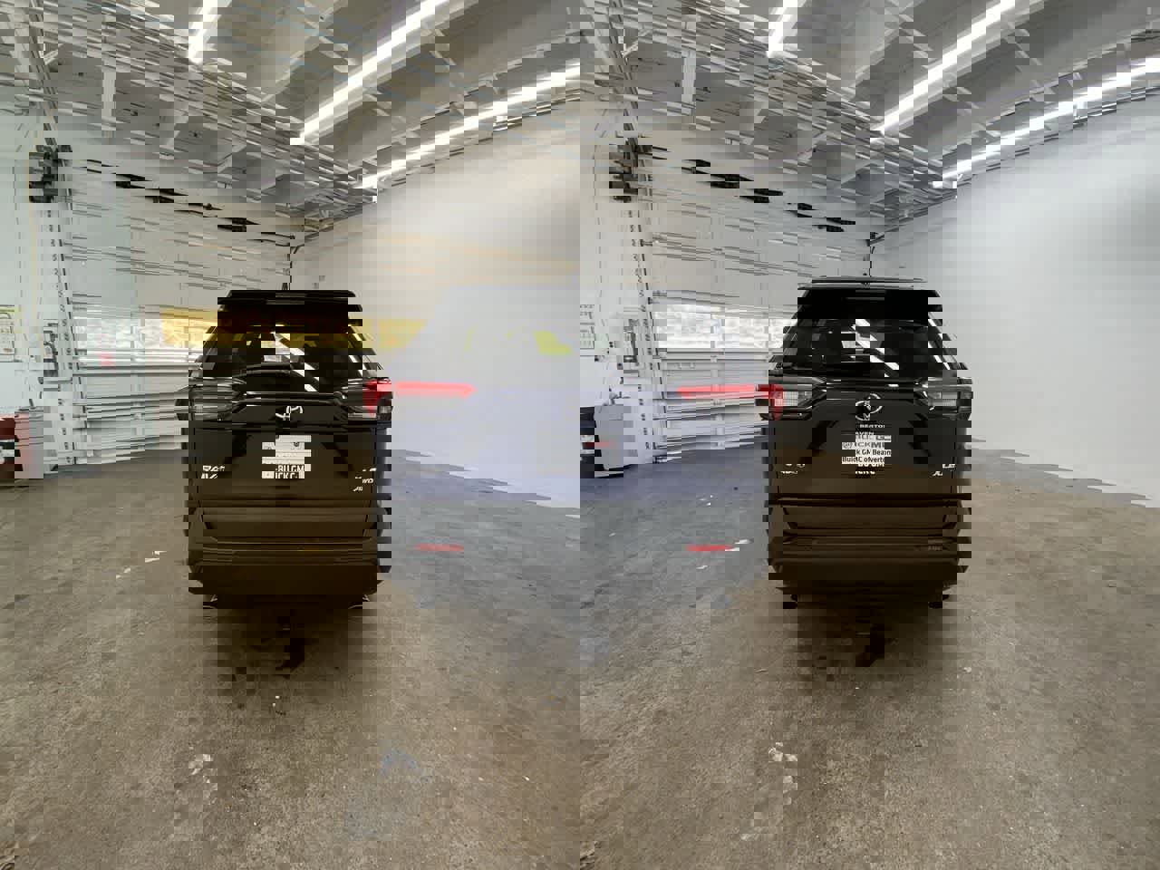 Used 2021 Toyota RAV4 XLE image 5