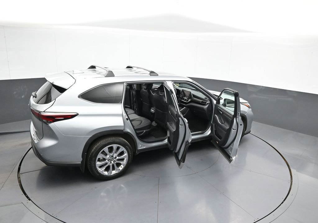 Certified 2024 Toyota Highlander Limited AWD/4WD image 47