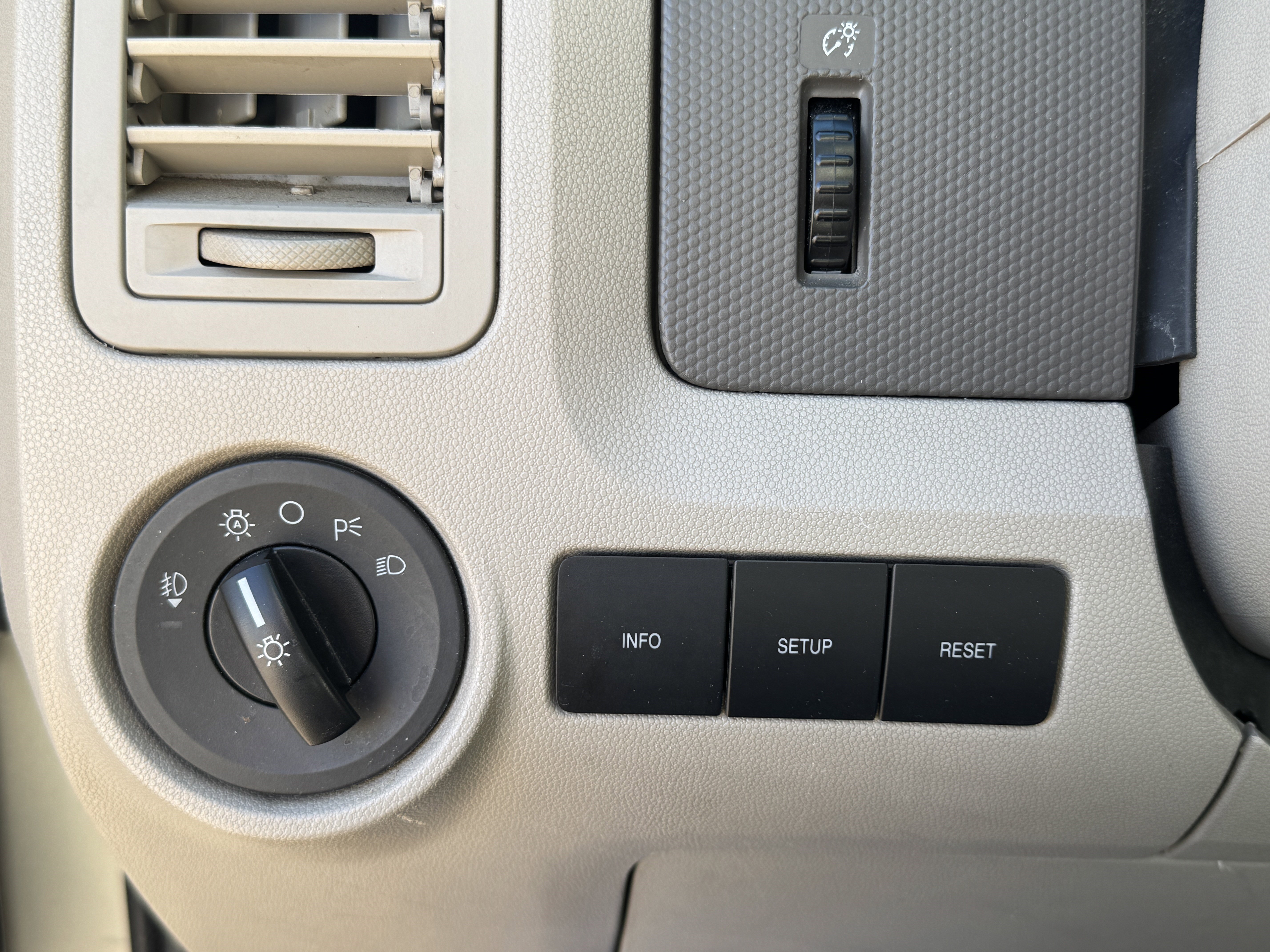 Used 2010 Ford Escape XLT FWD image 31