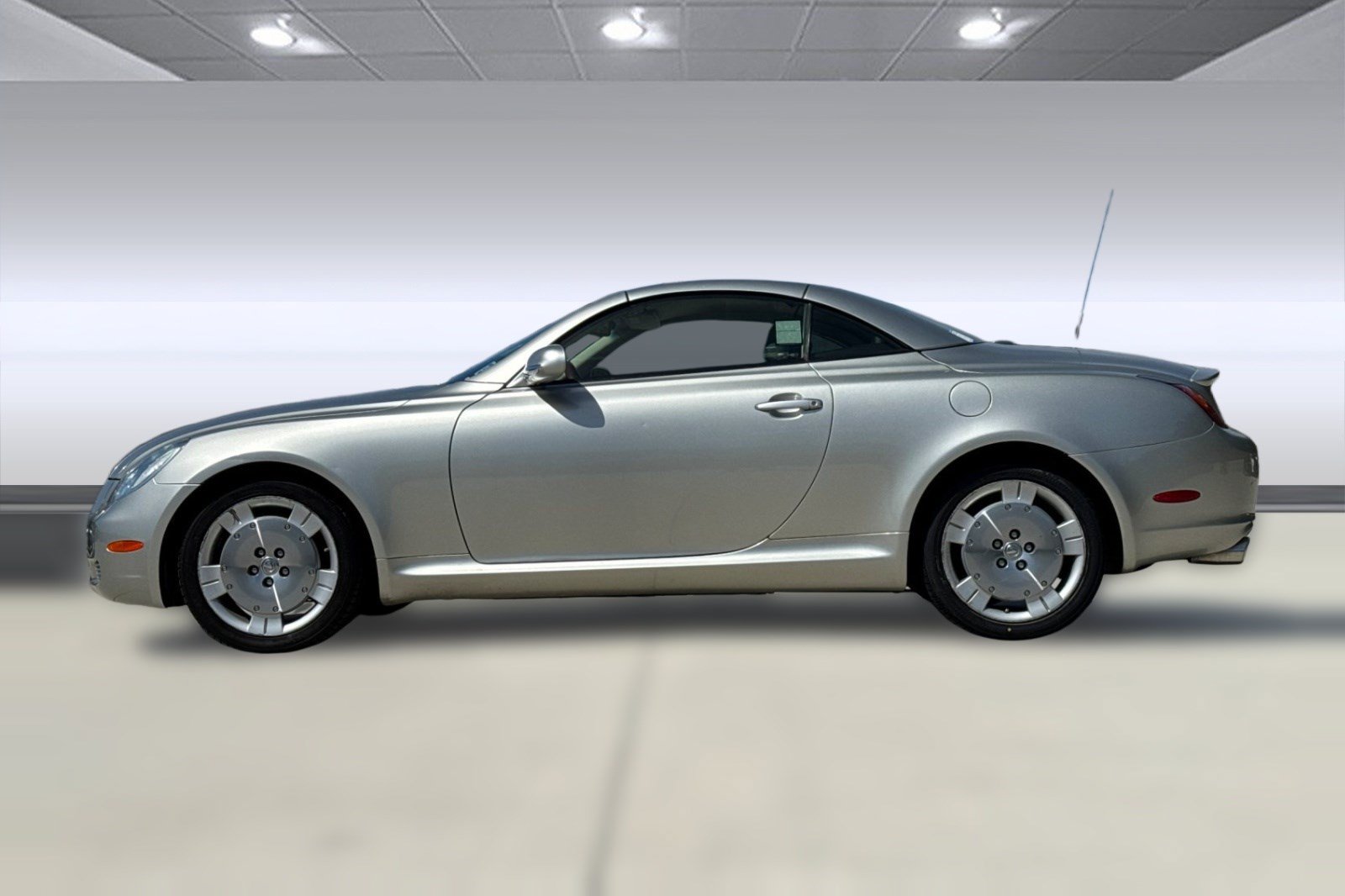 Used 2003 Lexus SC 430 Convertible RWD image 2