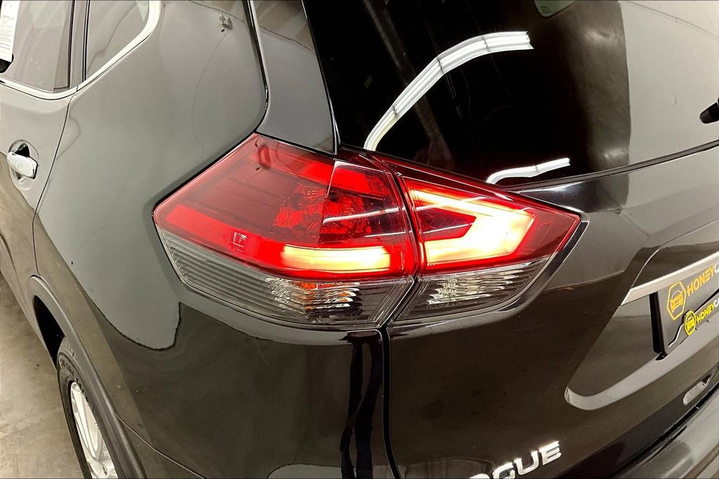 Used 2019 Nissan Rogue SV image 23