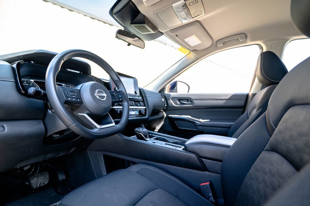 Used 2024 Nissan Pathfinder SV FWD image 5