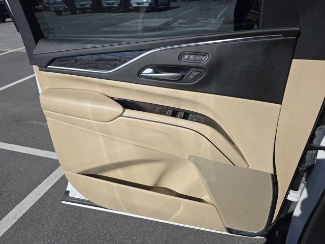 Used 2022 Cadillac Escalade ESV Premium Luxury image 28