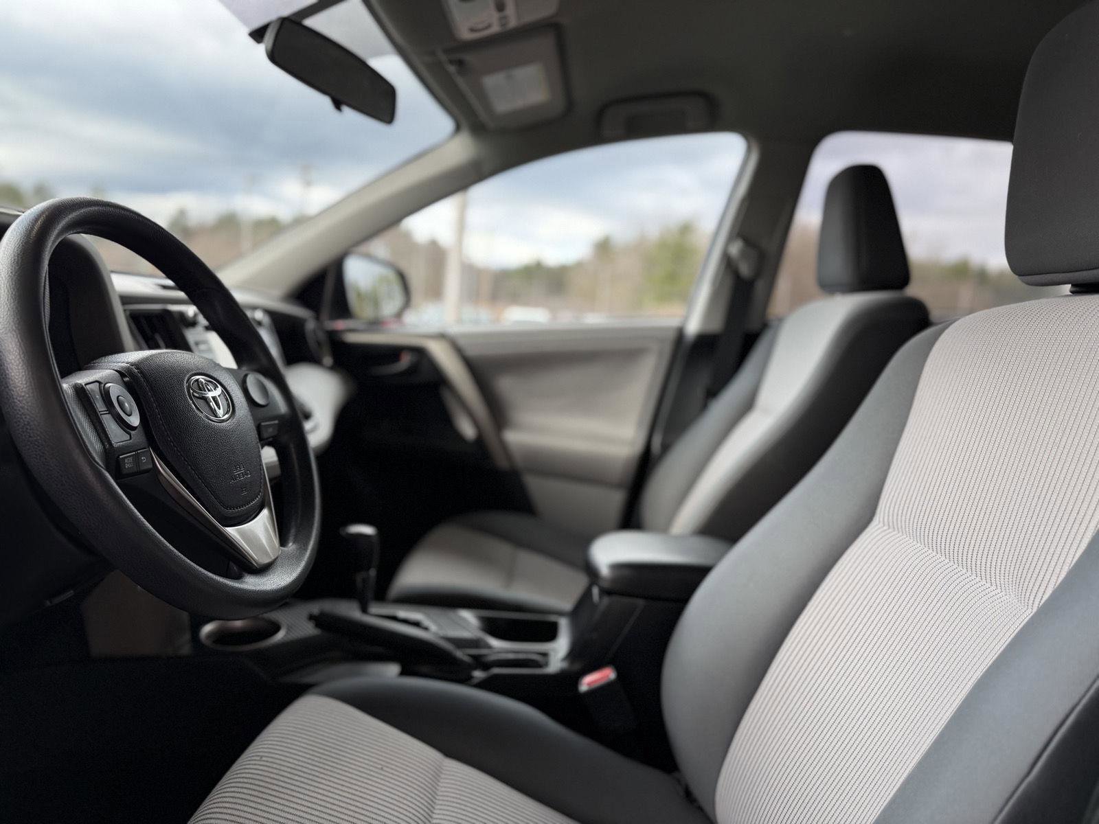 Used 2013 Toyota RAV4 LE image 12