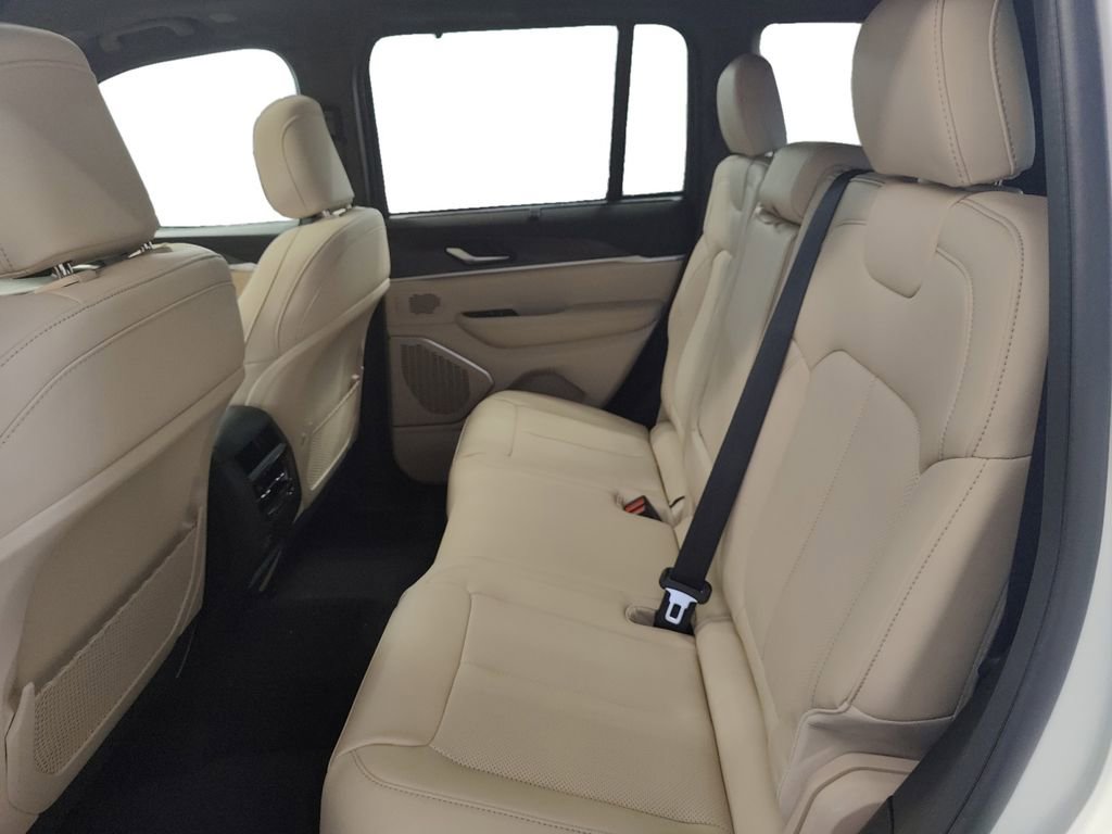New 2025 Jeep Grand Cherokee Limited w/ Luxury Tech Group II image 15