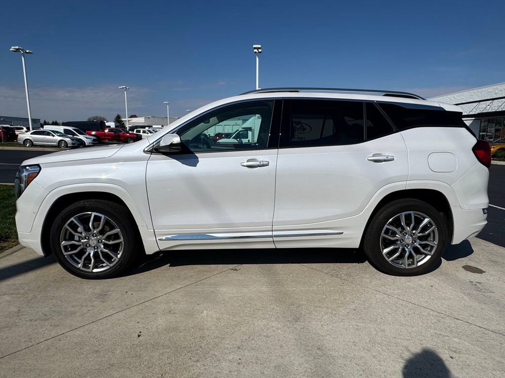 Used 2023 GMC Terrain Denali w/ Denali Premium Package image 4