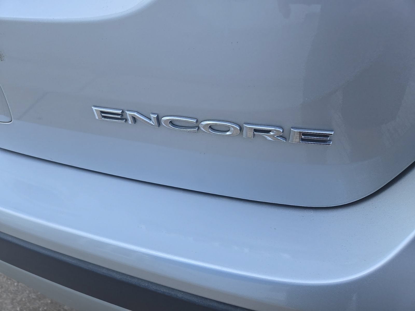 Used 2022 Buick Encore Preferred w/ Safety Package FWD image 6